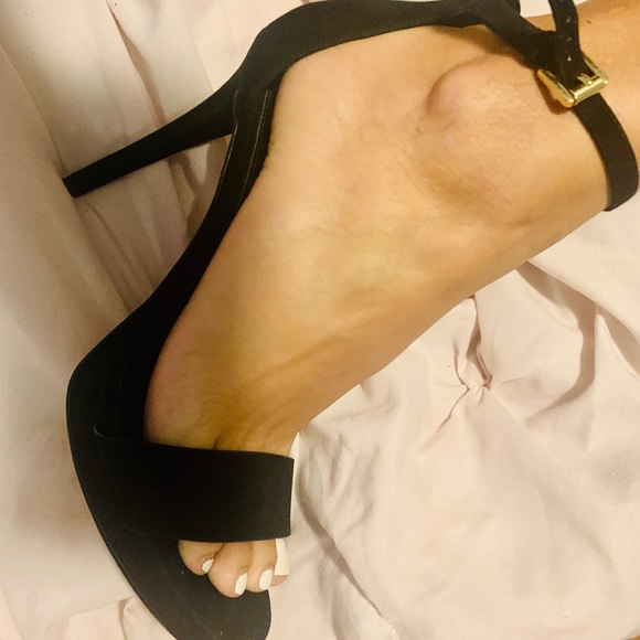 New MK Black platform heels - Picture 2 of 3